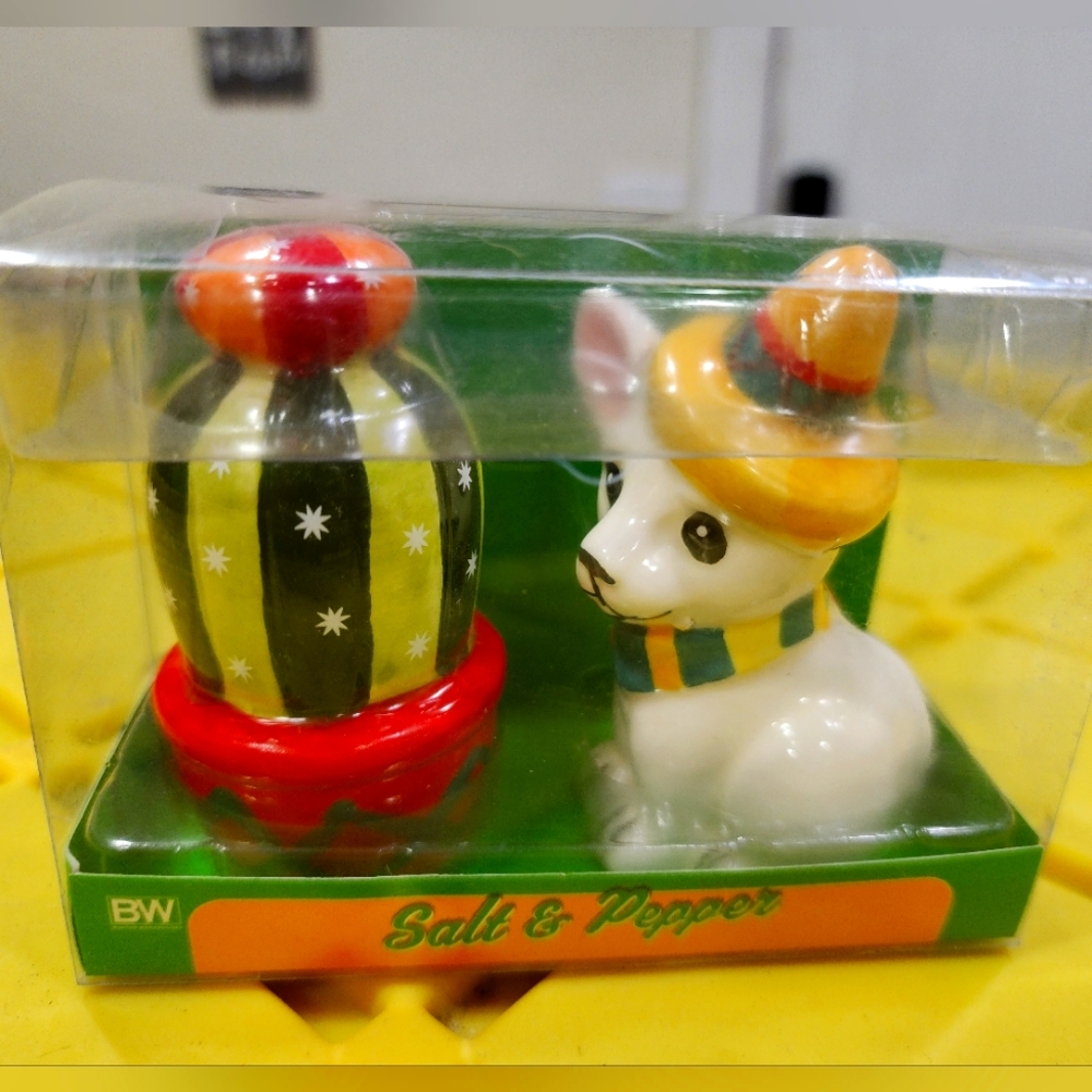 Salt & Pepper Shakers Chihuahua & Cactus